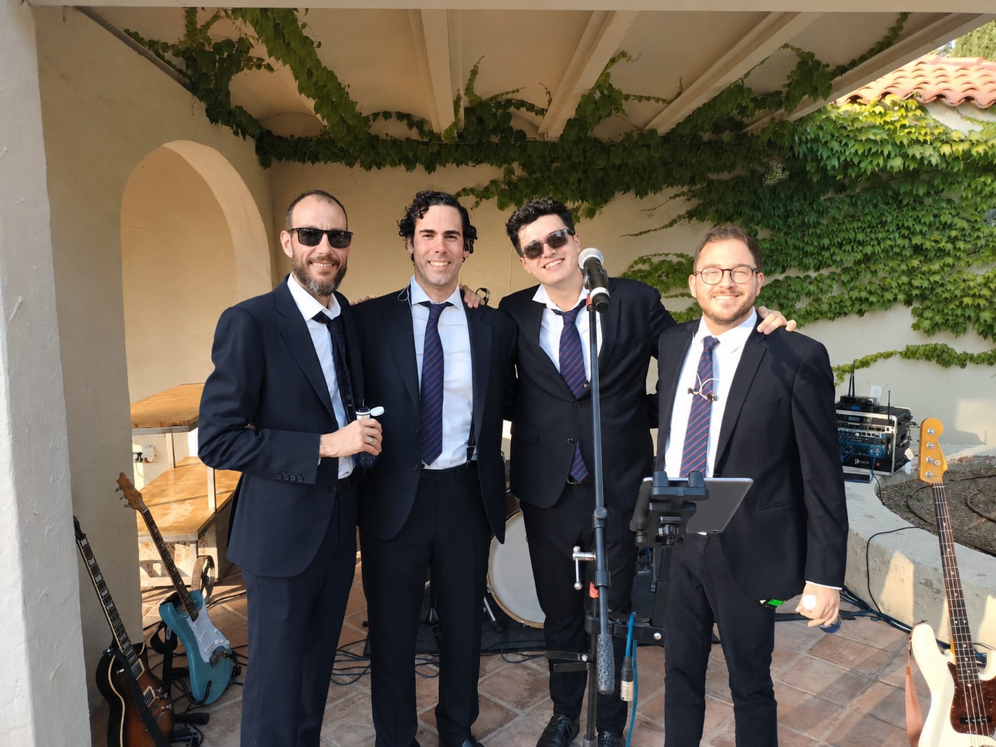 La banda antes de tocar